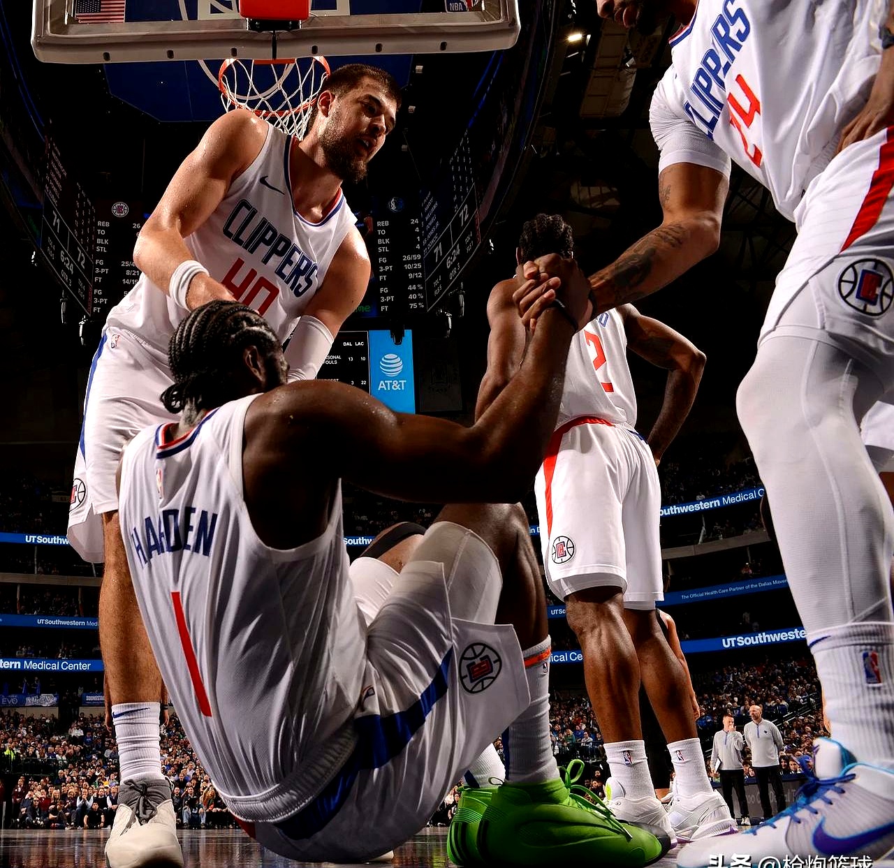 浓眉哥重要时刻重返赛场，加拿大队带队取胜！上演精彩一战的简单介绍