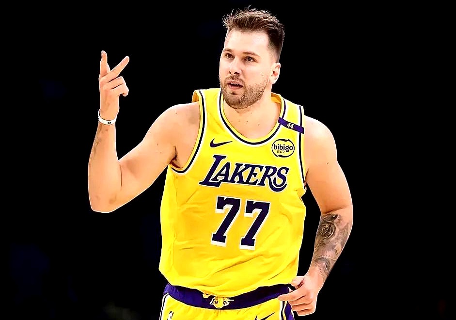 费德勒在中国队比赛中持续失利，反败为胜引发热议！比赛高潮迭起的简单介绍